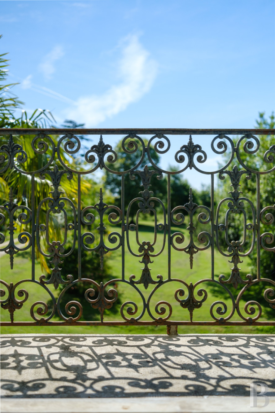 Dans le Gers, à l’ouest de Lectoure, un ancien domaine de production d’armagnac transformé et décoré avec soin - photo  n°14